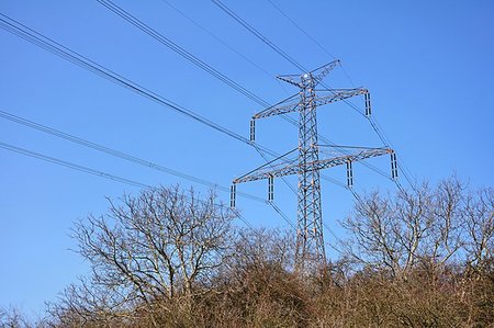 simsearch:400-07055373,k - Electrical pylon and wires in the countryside with blue sky Fotografie stock - Microstock e Abbonamento, Codice: 400-06745796