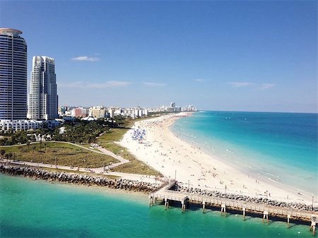 florida beach with hotel - Spectacular view of South Beach Miami Photographie de stock - Aubaine LD & Abonnement, Code: 400-06746370