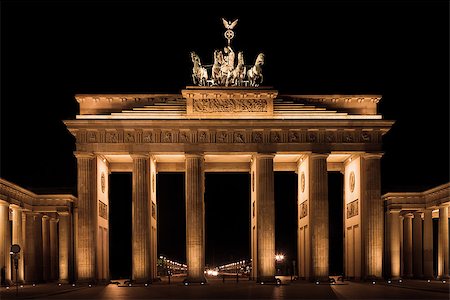 porta di brandeburgo - Brandenburg Gate by night in berlin germany Fotografie stock - Microstock e Abbonamento, Codice: 400-06746609