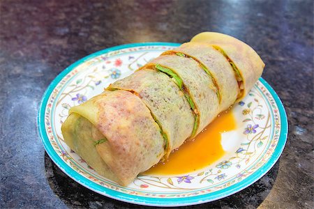 peranakan - Nyonya Peranakan Popiah on a Plate Macro Photographie de stock - Aubaine LD & Abonnement, Code: 400-06746678