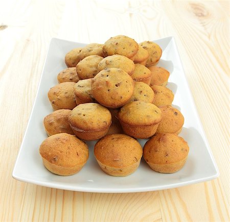 pumpkin muffins on white square plate Photographie de stock - Aubaine LD & Abonnement, Code: 400-06747383