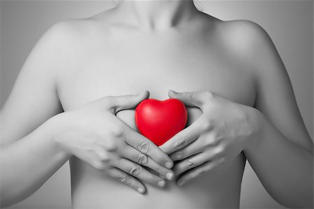 Woman holding a red heart shape Foto de stock - Super Valor sin royalties y Suscripción, Código: 400-06747818