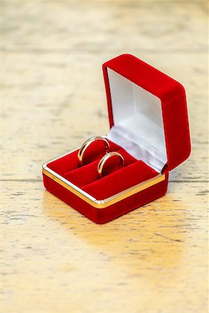 fogen (artist) - Two wedding rings in a box of red, lying on a wooden table Stockbilder - Microstock & Abonnement, Bildnummer: 400-06747958