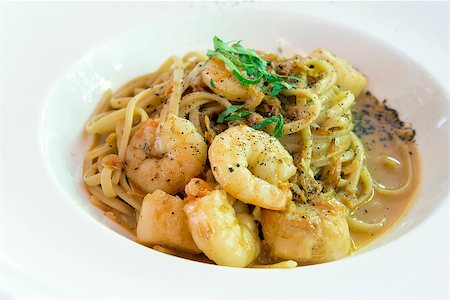 Linguini with Pan Seared Tiger Prawns and Scallops in a Bisque Cream Sauce Closeup Stock Photo - Budget Royalty-Free & Subscription, Code: 400-06740675