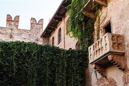 The Famous Balcony of Juliet Capulet Home in Verona, Veneto, Italy Foto de stock - Royalty-Free Super Valor e Assinatura, Número: 400-06741009