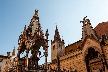 simsearch:400-08431858,k - Famous Gothic Funerary Monument of  Scaliger Tombs (Arche Scaligere) in Verona, Veneto, Italy Foto de stock - Super Valor sin royalties y Suscripción, Código: 400-06741016