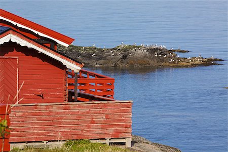 simsearch:400-06946273,k - Picturesque red fishing hut on the coast of fjord on Lofoten islands in Norway Photographie de stock - Aubaine LD & Abonnement, Code: 400-06741604