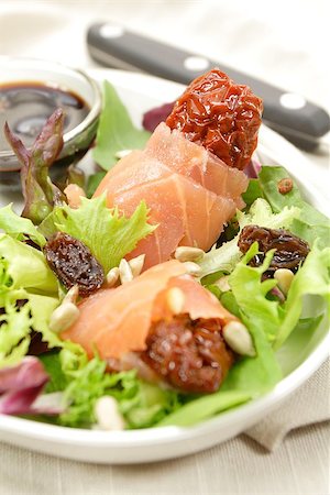 salad made of salmon and dried tomatoes Stockbilder - Microstock & Abonnement, Bildnummer: 400-06743622