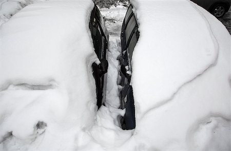 simsearch:400-04628388,k - car under the icy crust Stockbilder - Microstock & Abonnement, Bildnummer: 400-06758700