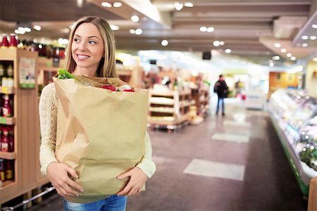 simsearch:400-04012843,k - Young woman with a package of products in a store Photographie de stock - Aubaine LD & Abonnement, Code: 400-06759030