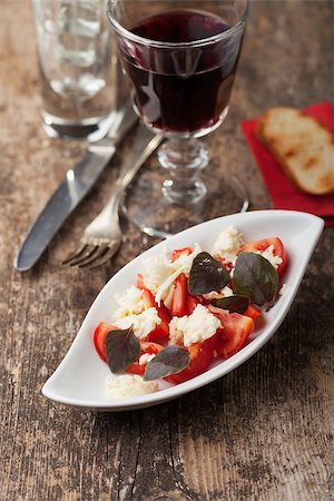 simsearch:400-04184502,k - insalada caprese with purple basil Stock Photo - Budget Royalty-Free & Subscription, Code: 400-06759128