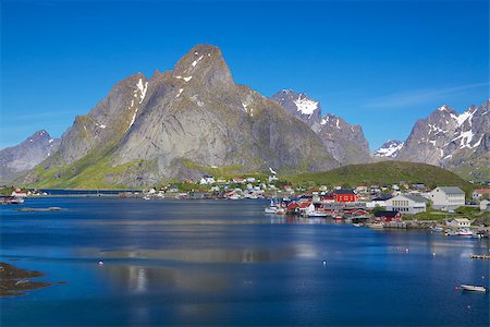 simsearch:400-06557083,k - Picturesque fishing town of Reine by the fjord on Lofoten islands in Norway Stockbilder - Microstock & Abonnement, Bildnummer: 400-06759322