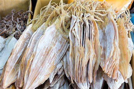 simsearch:400-06750784,k - Sun Dried Cuttlefish on Display at Southeast Asian Wet Market Photographie de stock - Aubaine LD & Abonnement, Code: 400-06750671
