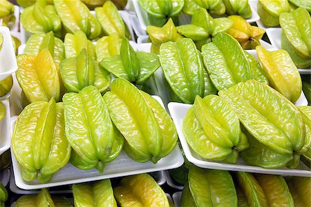 simsearch:400-06750784,k - Starfruits Carambola Fruits Packaged for Sale at Southeast Asian Market Closeup Photographie de stock - Aubaine LD & Abonnement, Code: 400-06750776