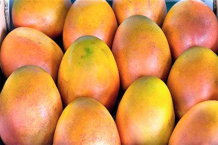 simsearch:400-06750784,k - Grove Grown Mangoes at Farmers Market Closeup Photographie de stock - Aubaine LD & Abonnement, Code: 400-06750779