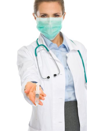 simsearch:400-04129952,k - Medical doctor woman in mask showing syringe Stockbilder - Microstock & Abonnement, Bildnummer: 400-06751512