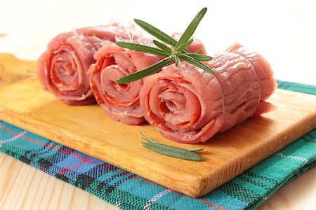 raw pork with rosemary twig on cutting board Stockbilder - Microstock & Abonnement, Bildnummer: 400-06751617