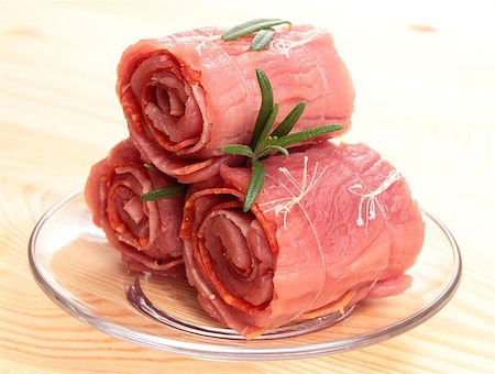 raw pork with rosemary twig on glass plate Stockbilder - Microstock & Abonnement, Bildnummer: 400-06751618