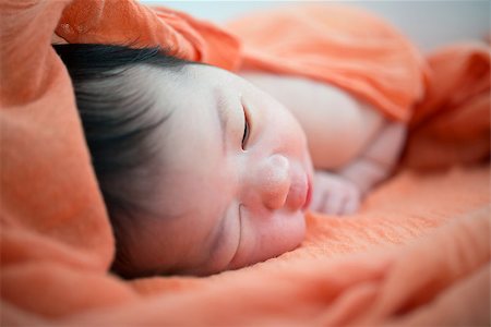 fat baby girl - Newborn Asian baby girl on bed, 7 days after birth Foto de stock - Super Valor sin royalties y Suscripción, Código: 400-06751651