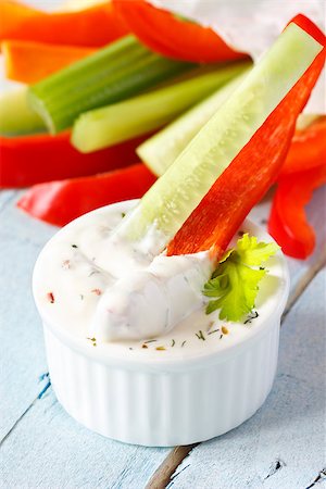 simsearch:400-04133788,k - Delicious vegetables and spicy yogurt dip. Foto de stock - Super Valor sin royalties y Suscripción, Código: 400-06764342