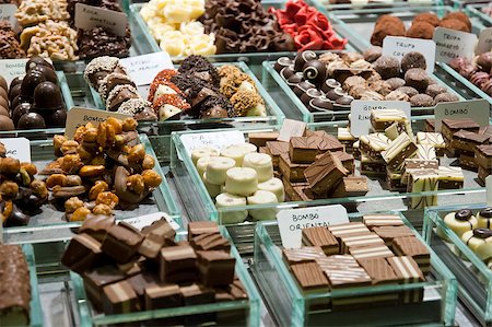 Chocolate truffes selling in market Photographie de stock - Aubaine LD & Abonnement, Code: 400-06766683