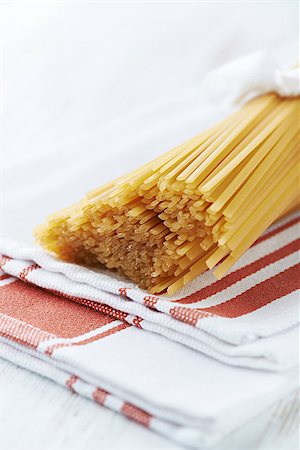 simsearch:400-05878972,k - spaghetti on white kitchen towel Stockbilder - Microstock & Abonnement, Bildnummer: 400-06766869