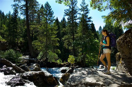 simsearch:400-03965342,k - Young woman hiking in summer near Rogue River Foto de stock - Royalty-Free Super Valor e Assinatura, Número: 400-06767243