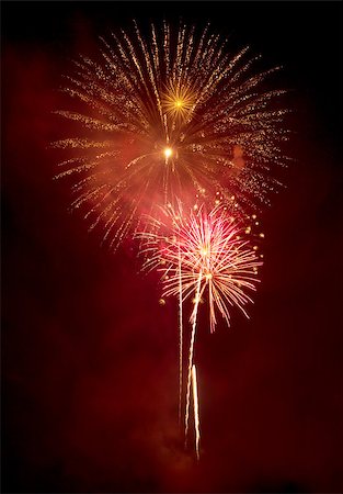 simsearch:400-07093371,k - Fireworks in the night sky Fotografie stock - Microstock e Abbonamento, Codice: 400-06767787