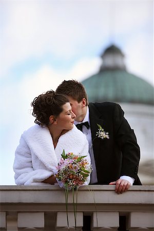 simsearch:400-04440941,k - Newly-married couple in park Fotografie stock - Microstock e Abbonamento, Codice: 400-06768112