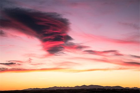 simsearch:400-08315659,k - Colors and relax. Sunset in Madrid (red clouds) Foto de stock - Super Valor sin royalties y Suscripción, Código: 400-06761319