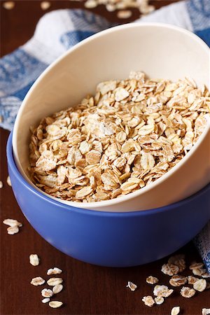 simsearch:400-05343907,k - Oat flakes in a bowl close up. Foto de stock - Super Valor sin royalties y Suscripción, Código: 400-06761867