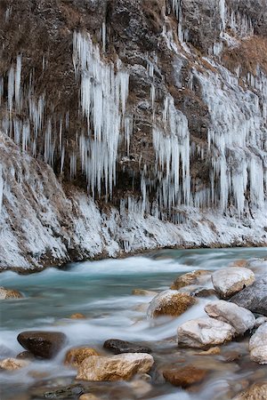 simsearch:400-04308322,k - Partly frozen river Kokra in Slovenia. Photographie de stock - Aubaine LD & Abonnement, Code: 400-06762195