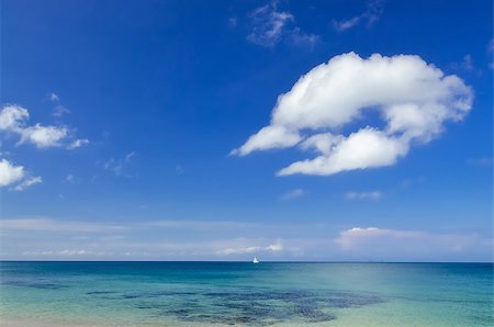 simsearch:400-06480005,k - Ocean day landscape with blue cloudy sky and sailboat Foto de stock - Super Valor sin royalties y Suscripción, Código: 400-06762667