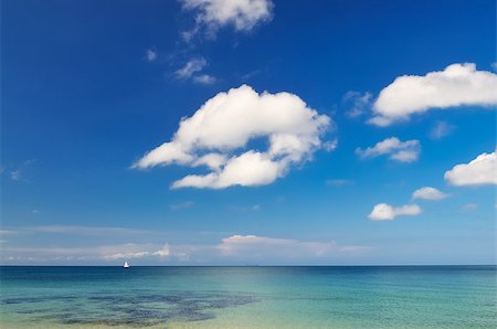 simsearch:400-06480005,k - Ocean day landscape with blue cloudy sky and little sailboat Foto de stock - Super Valor sin royalties y Suscripción, Código: 400-06762668