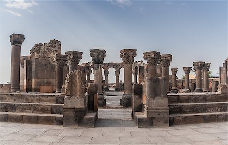 Ruins of the Zvartnots cathedral close to Yerevan, Armenia Foto de stock - Super Valor sin royalties y Suscripción, Código: 400-06763126