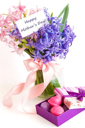 Gift for Mother's Day Foto de stock - Super Valor sin royalties y Suscripción, Código: 400-06763128