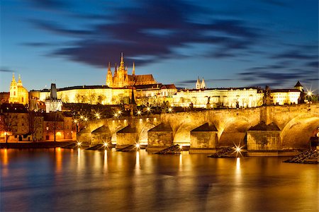 prager schloss - czech republic, prague - charles bridge and hradcany castle at dusk Stockbilder - Microstock & Abonnement, Bildnummer: 400-06763376