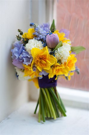 purple weddings - wedding bouquet of spring flowers Photographie de stock - Aubaine LD & Abonnement, Code: 400-06763863
