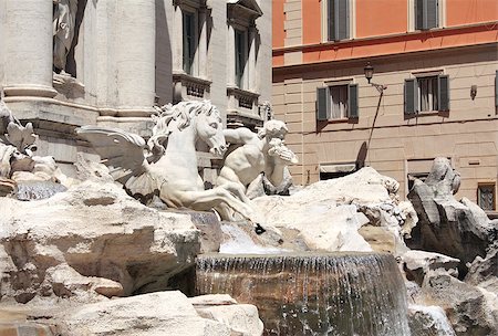 simsearch:400-06557787,k - Fountain di Trevi in Rome. Summer day Foto de stock - Super Valor sin royalties y Suscripción, Código: 400-06770446