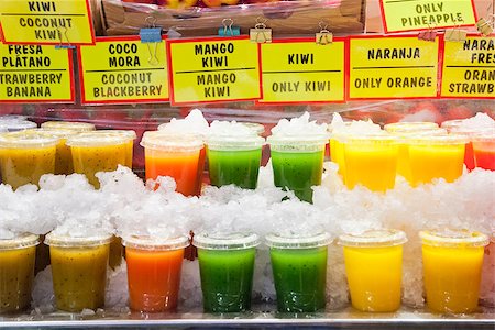 Fresh drinks and juice to sell in La Boqueria market Photographie de stock - Aubaine LD & Abonnement, Code: 400-06771619