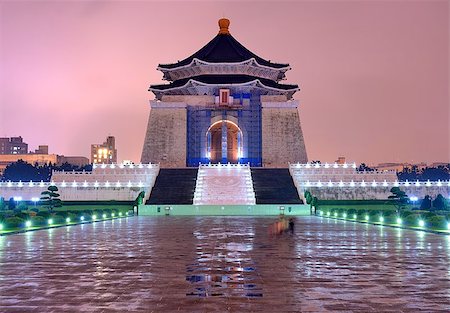 The Chiang Kai-Shek Memorial in Taipei, Taiwan. Foto de stock - Super Valor sin royalties y Suscripción, Código: 400-06773105