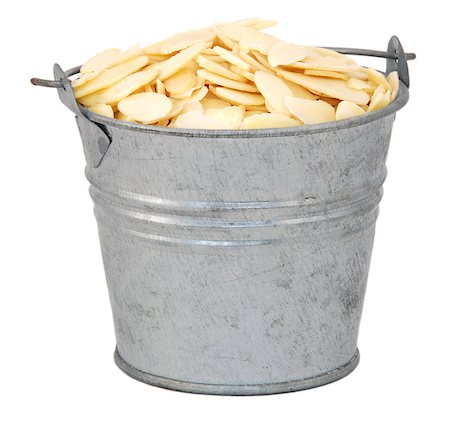 simsearch:400-06742851,k - Flaked almonds in a miniature metal bucket, isolated on a white background Foto de stock - Super Valor sin royalties y Suscripción, Código: 400-06788551