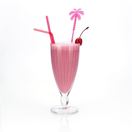drinking shots - Berry smoothie isolated on white background Foto de stock - Super Valor sin royalties y Suscripción, Código: 400-06788611