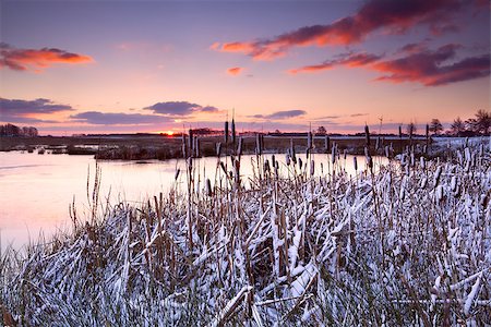 simsearch:400-06875459,k - dramatic sunrise over frozen lake in winter Stock Photo - Budget Royalty-Free & Subscription, Code: 400-06789510