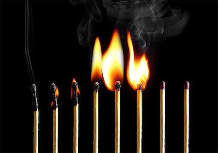 simsearch:640-02770600,k - Set of eight matches burning in a chain reaction Stockbilder - Microstock & Abonnement, Bildnummer: 400-06794265