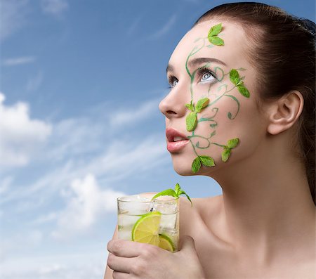 pretty girl with brown hair having creative green make-up with some mint leaves, naked shoulder and mojito cocktail  in the hand Stock Photo - Budget Royalty-Free & Subscription, Code: 400-06795078
