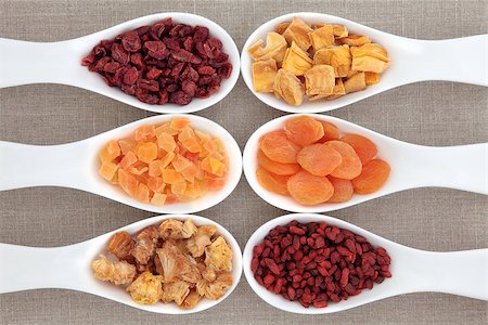 simsearch:400-07510855,k - Dried fruit in white porcelain scoops over hessian background. Photographie de stock - Aubaine LD & Abonnement, Code: 400-06795272