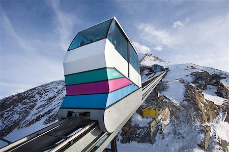 Funicular going to Kitzsteinhorn peak in austrian alps next to kaprun resort Photographie de stock - Aubaine LD & Abonnement, Code: 400-06795759