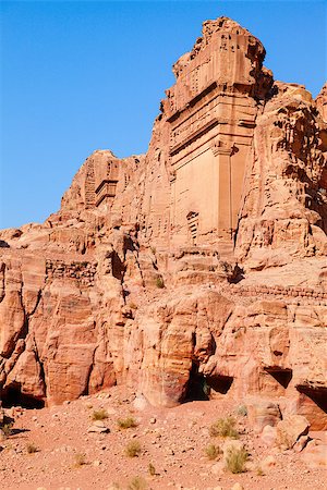 simsearch:400-06861780,k - Ancient tombs carved in the rock in Petra, Jordan Foto de stock - Super Valor sin royalties y Suscripción, Código: 400-06795791
