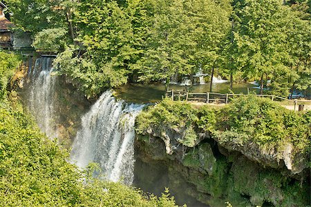 simsearch:400-06767512,k - Waterfalls in green nature of Korana river, village of Rastoke Foto de stock - Royalty-Free Super Valor e Assinatura, Número: 400-06795844